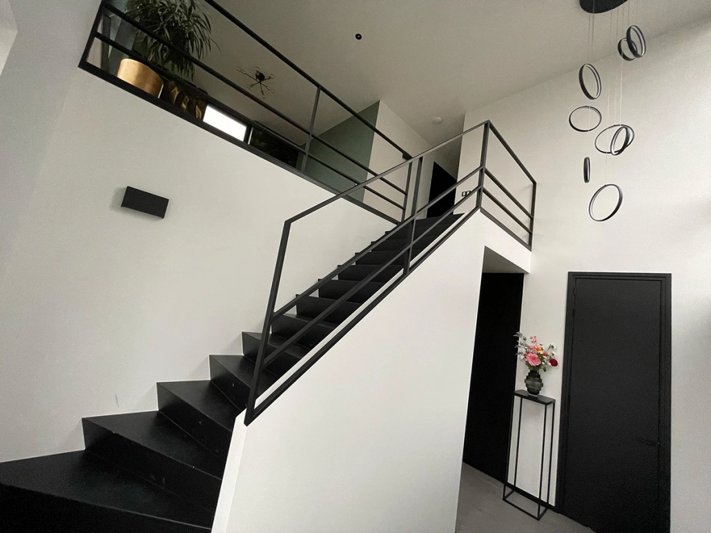 Stalen trapleuning en balustrade zonder glas